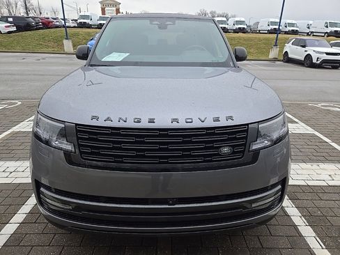 Used 2024 Land Rover Range Rover SE image 2