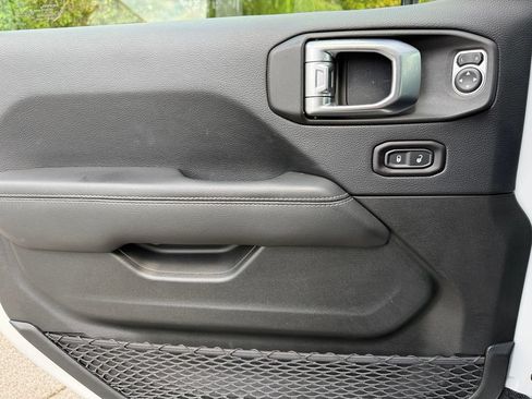 Used 2019 Jeep Wrangler Unlimited Sahara AWD/4WD image 23