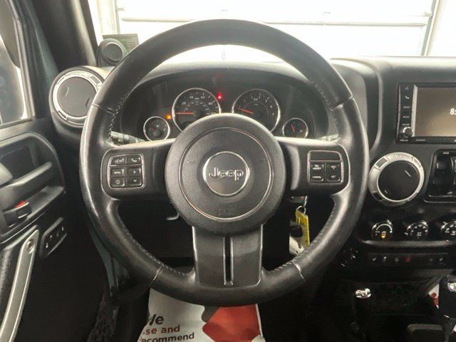 Used 2014 Jeep Wrangler Unlimited Sahara w/ Dual Top Group AWD/4WD image 7