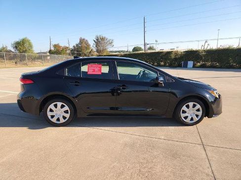 Used 2025 Toyota Corolla LE image 4