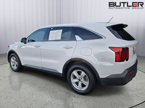 Used 2021 Kia Sorento LX FWD image 9