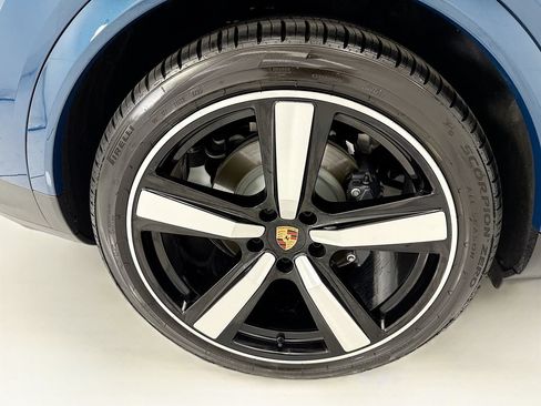 Certified 2026 Porsche Cayenne Coupe AWD/4WD image 33