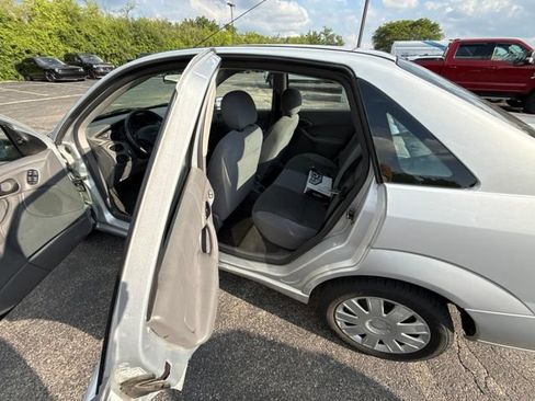 Used 2004 Ford Focus SE FWD image 10