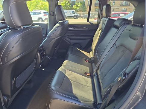 Certified 2025 Jeep Grand Cherokee Altitude AWD/4WD image 10