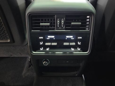 Used 2024 Porsche Cayenne Coupe AWD/4WD image 16
