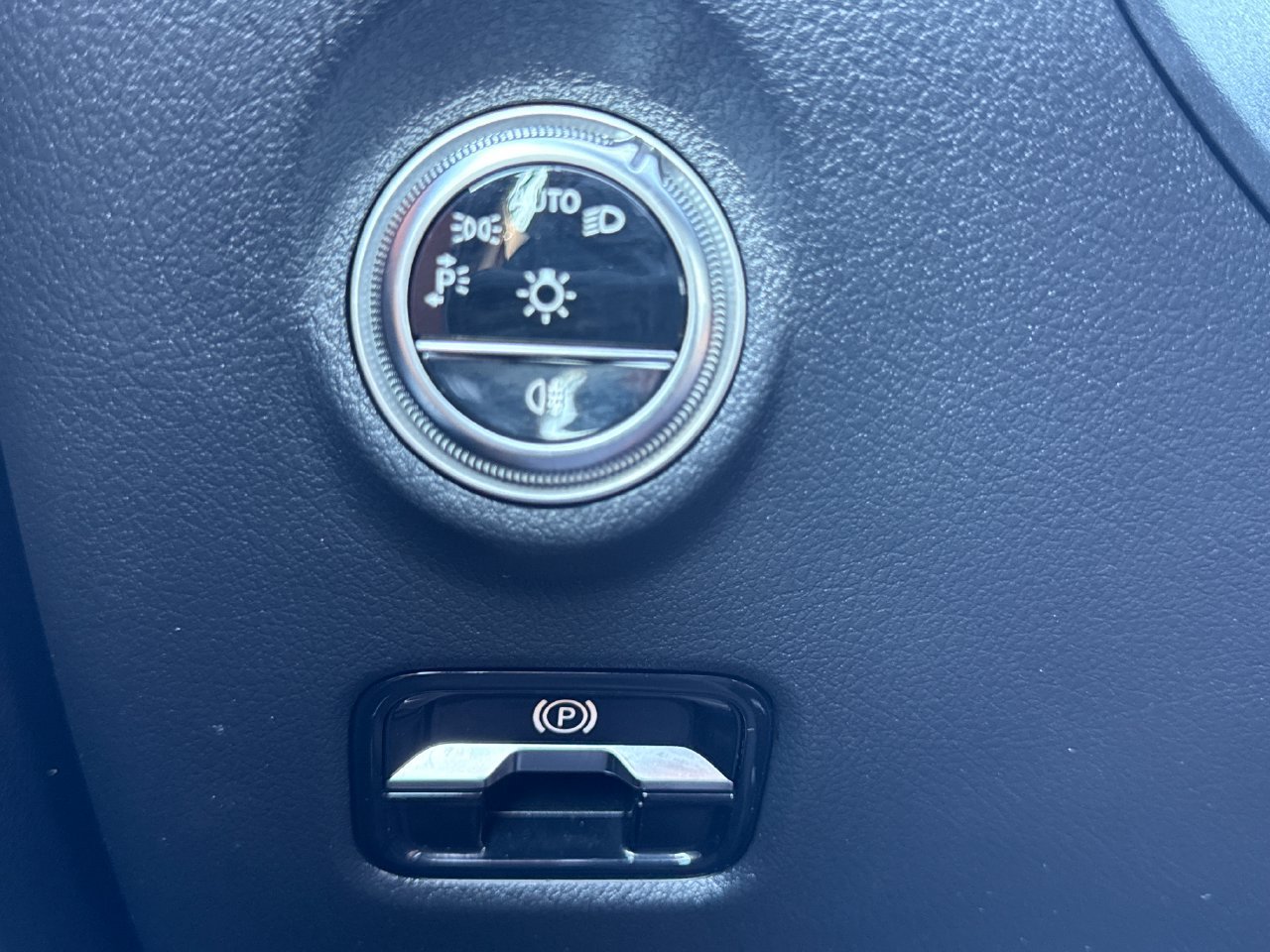 Used 2025 Mercedes-Benz C 300 Sedan image 30