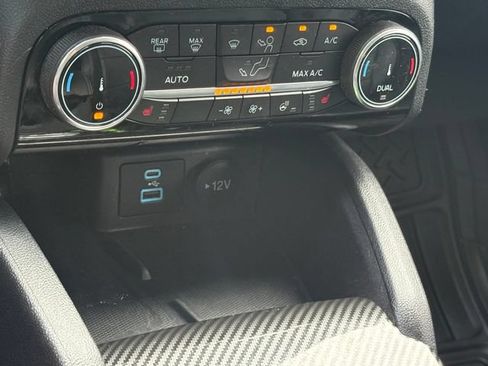 Used 2022 Ford Escape SEL w/ Technology Package FWD image 16