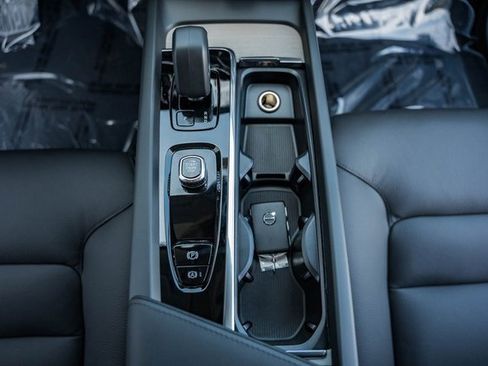 Certified 2025 Volvo XC60 T8 Plus w/ Protection Package Premier image 25