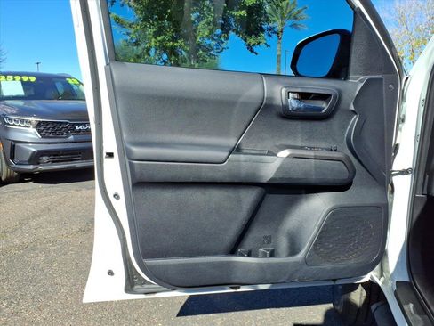 Used 2020 Toyota Tacoma 2WD Access Cab image 18