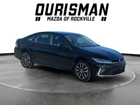 Used 2025 Volkswagen Jetta SE image 1