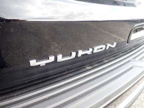 Used 2024 GMC Yukon SLT AWD/4WD image 5