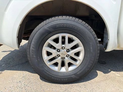Used 2015 Nissan Frontier SV w/ SV Value Truck Package RWD image 16