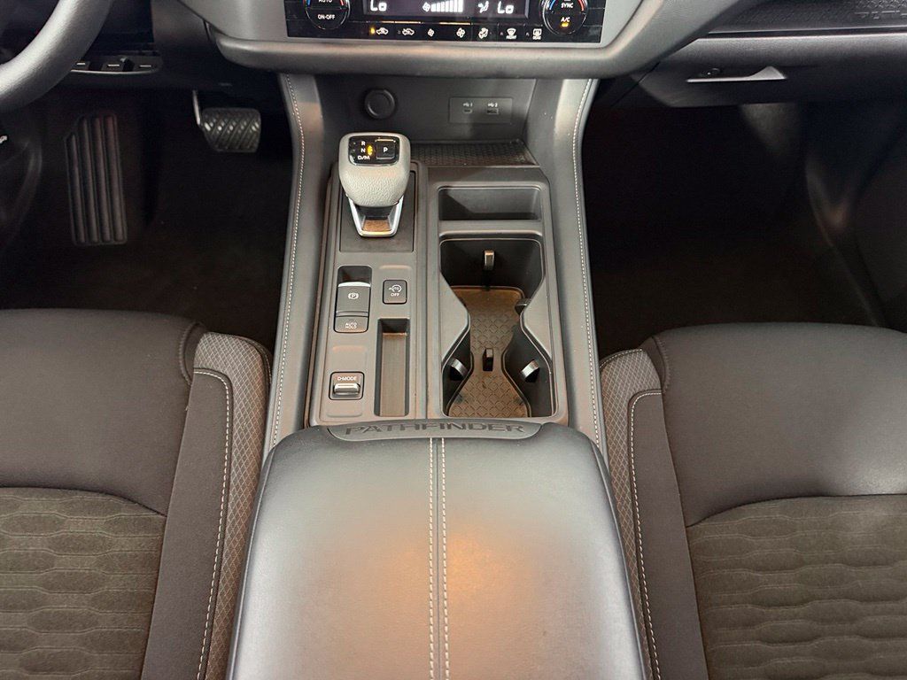 Used 2025 Nissan Pathfinder S FWD image 17
