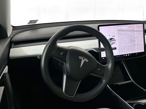 Used 2020 Tesla Model 3 Standard Range RWD image 17
