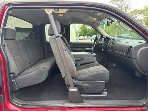 Used 2007 Chevrolet Silverado 1500 LT w/ 1LT Convenience Package AWD/4WD image 23
