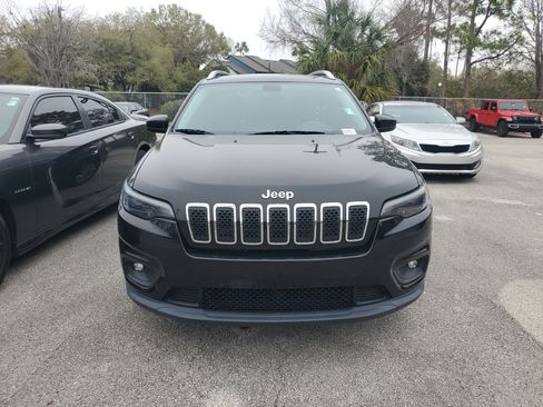 Used 2019 Jeep Cherokee Latitude w/ Popular Appearance Group image 2