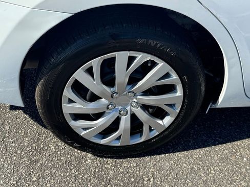 Used 2017 Toyota Corolla LE image 32