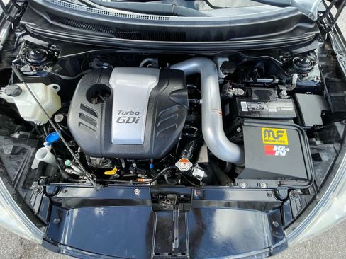 Used 2013 Hyundai Veloster Turbo image 32