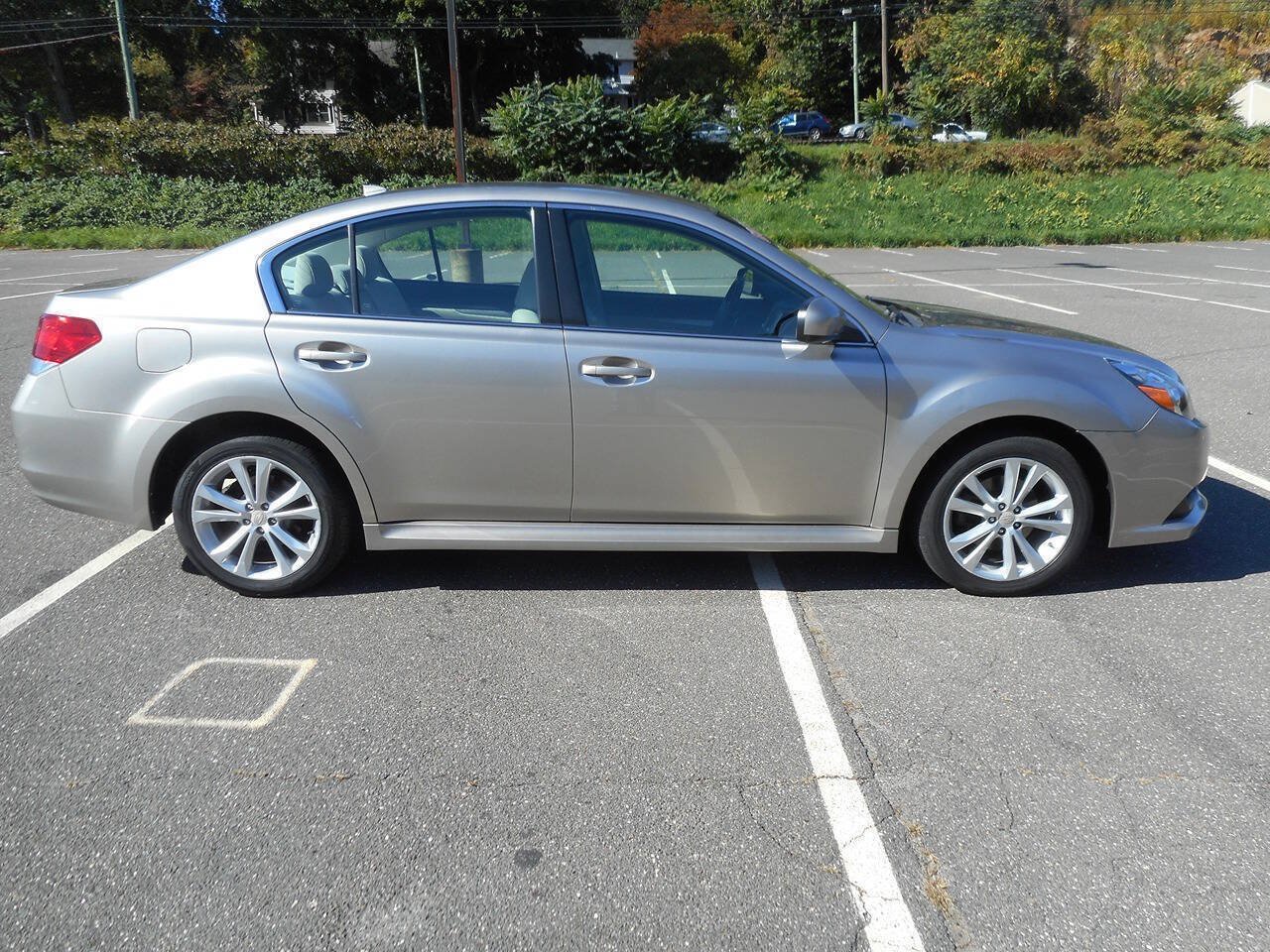 Used 2014 Subaru Legacy 2.5i Premium AWD/4WD image 11