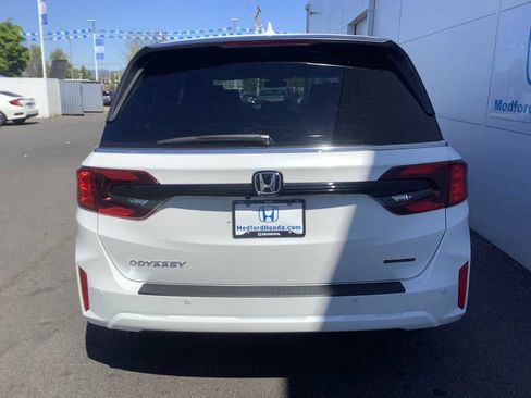 New 2026 Honda Odyssey Touring image 5