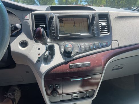 Used 2012 Toyota Sienna XLE w/ Premium Pkg FWD image 24