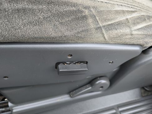 Used 2006 Chevrolet Silverado 2500 LT w/ Heavy-Duty Power Package image 12