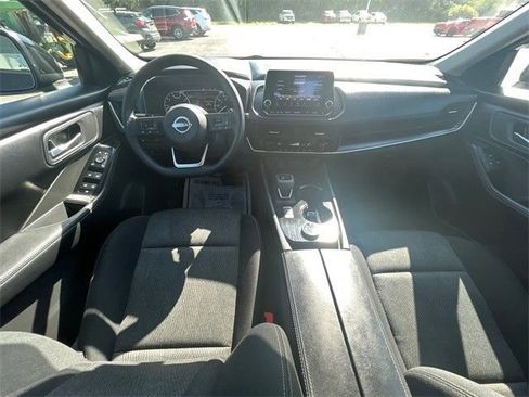 Used 2024 Nissan Rogue SV image 13