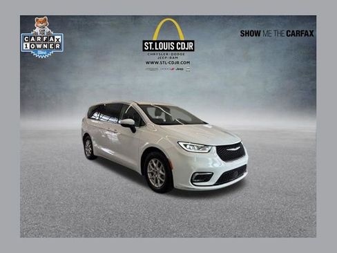 Used 2023 Chrysler Pacifica Touring-L FWD image 1