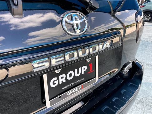 Used 2016 Toyota Sequoia SR5 RWD image 33