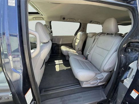 Used 2020 Toyota Sienna XLE image 18