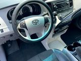 Used 2013 Toyota Sienna SE image 5