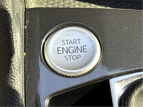 Used 2023 Volkswagen Tiguan SE image 18