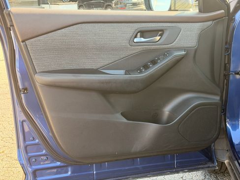 Used 2023 Nissan Rogue SV FWD image 16