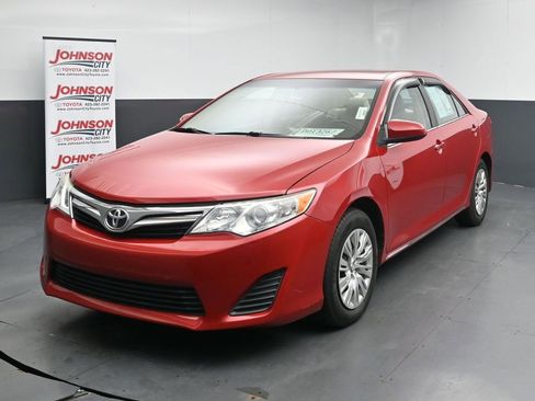 Used 2014 Toyota Camry LE FWD image 4