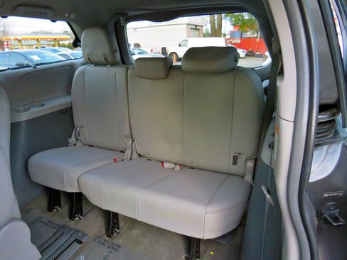 Used 2015 Toyota Sienna XLE Premium image 15