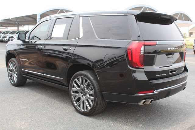 Used 2025 GMC Yukon Denali Ultimate w/ LPO, Floor Liner Package AWD/4WD image 8