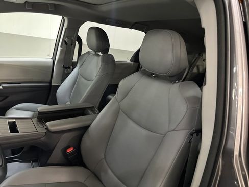 Used 2021 Toyota Sienna XLE w/ XLE Plus Package image 14