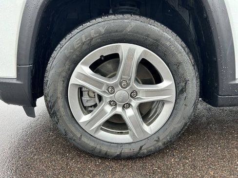 Certified 2024 Jeep Compass Latitude image 9