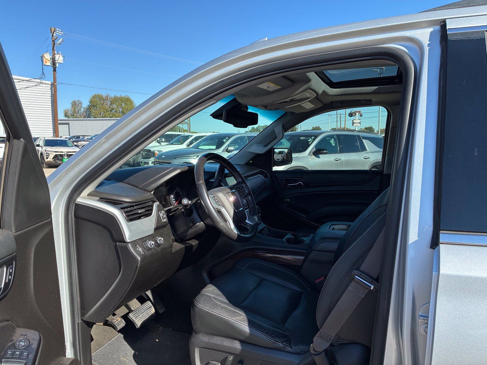 Used 2017 GMC Yukon SLT w/ Open Road Package AWD/4WD image 2