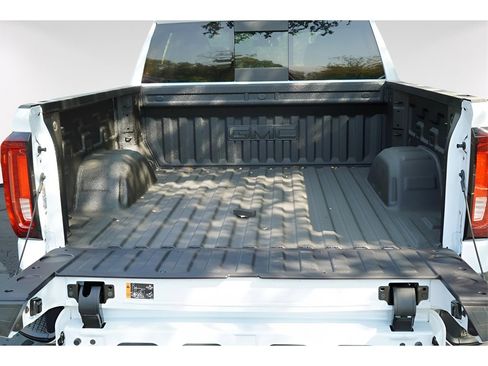 New 2026 GMC Sierra 1500 SLT image 27