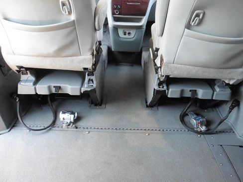 Used 2014 Toyota Sienna XLE FWD image 5