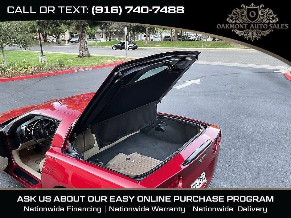 Used 2005 Chevrolet Corvette Coupe w/ Preferred Equipment Group RWD image 18