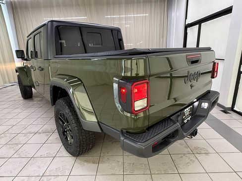 Used 2022 Jeep Gladiator Sport AWD/4WD image 8