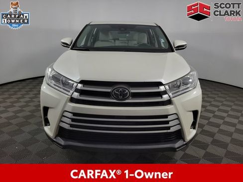 Used 2017 Toyota Highlander LE FWD image 2