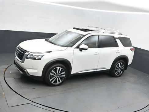 Used 2024 Nissan Pathfinder Platinum w/ Cargo Package image 34