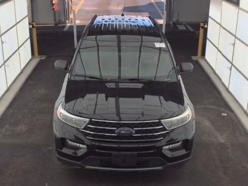 Used 2020 Ford Explorer XLT w/ Equipment Group 202A AWD/4WD image 4