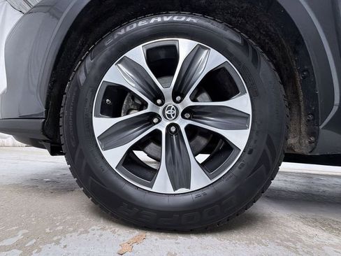 Used 2023 Toyota Highlander XLE image 16