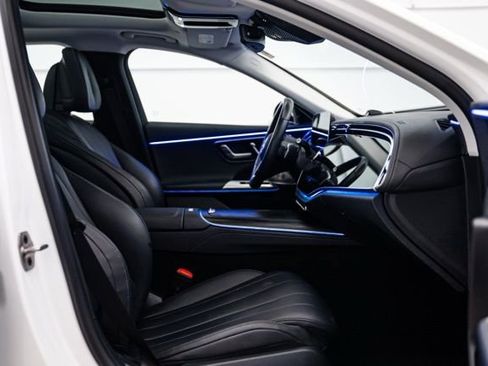 Used 2025 Mercedes-Benz E 350 4MATIC Sedan image 14