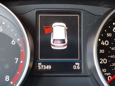 Used 2020 Volkswagen Tiguan S image 19
