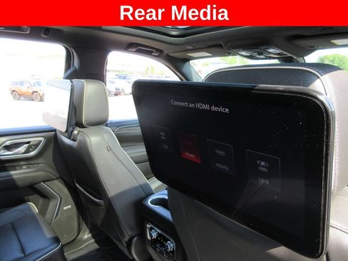 Certified 2022 GMC Yukon XL SLT w/ SLT Premium Package AWD/4WD image 19